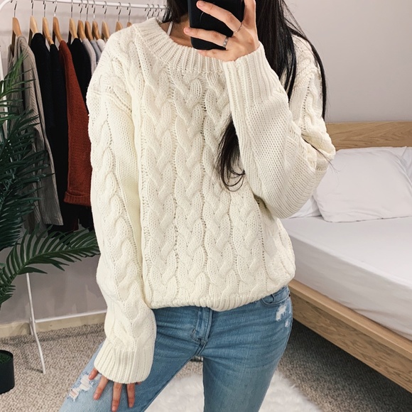 felicias Sweaters - 🆕 Ivory Chunky Knit Sweater